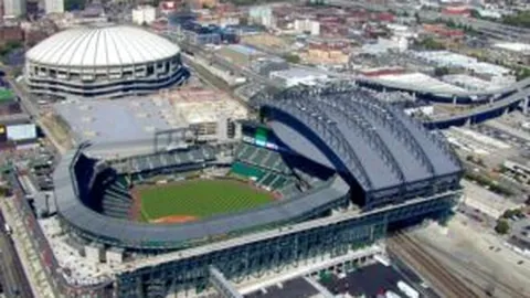 巴黎圣日耳曼以七球悬殊击败布雷斯特，轻松晋级欧冠16强