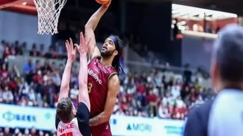 湖人连胜势头强劲，东契奇、里夫斯出色发挥，湖人轻取马刺