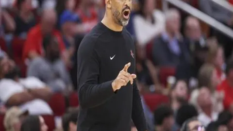 河南建業逆轉廣州富力，巴索戈點球貢獻制勝分，弋騰與托西奇遭紅牌，中超保級戰激烈拉鋸